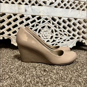 wedge patent leather beige heels